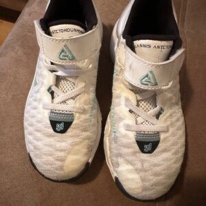 Nike Giannis Immortality Boys (Size 12)